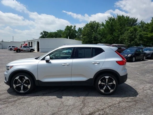 Used 2019 Silver Volvo T4 Inscription image 8