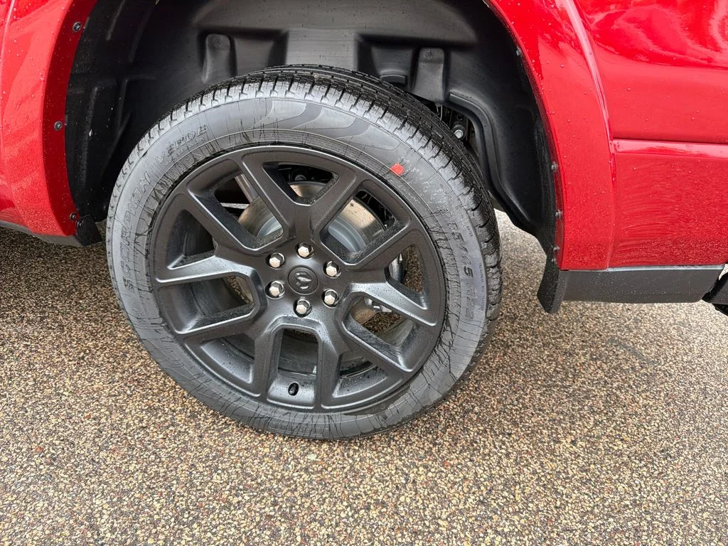 New 2026 Molten Red Pearl-Coat Exterior Paint Ram Laramie image 13
