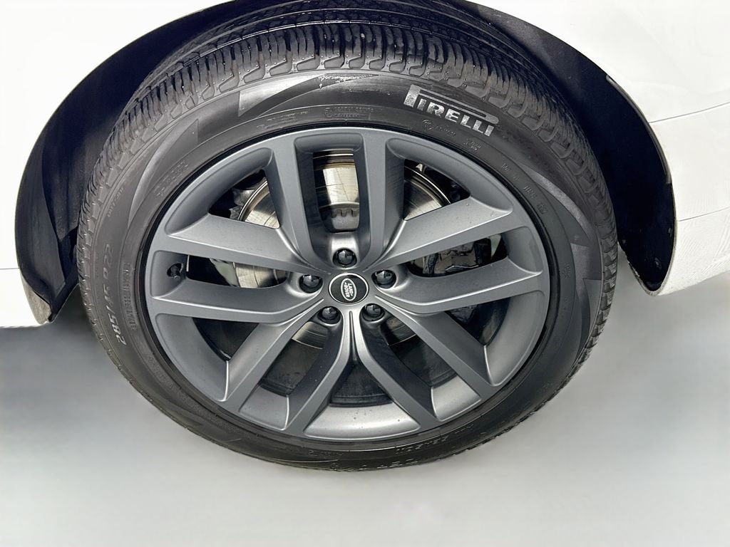 Used 2025 White Land Rover Dynamic SE image 33