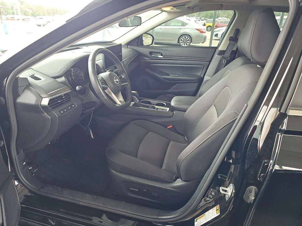 Used 2024 Black Nissan 2.5 SV image 6