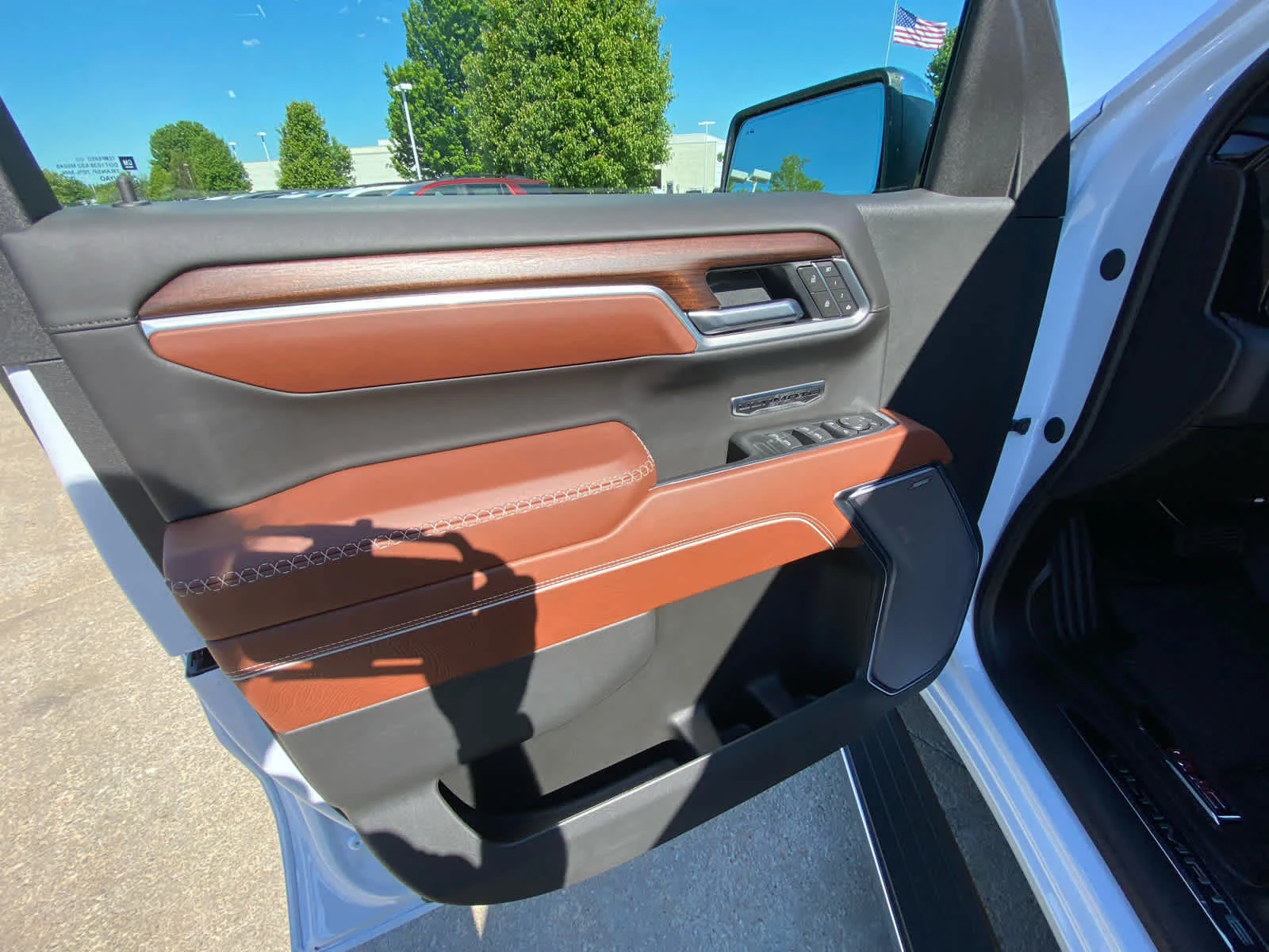 New 2026 Glacier White Tricoat GMC Denali Ultimate image 7