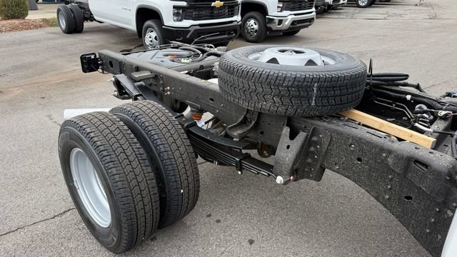New 2026 Summit White Chevrolet Work Truck image 18