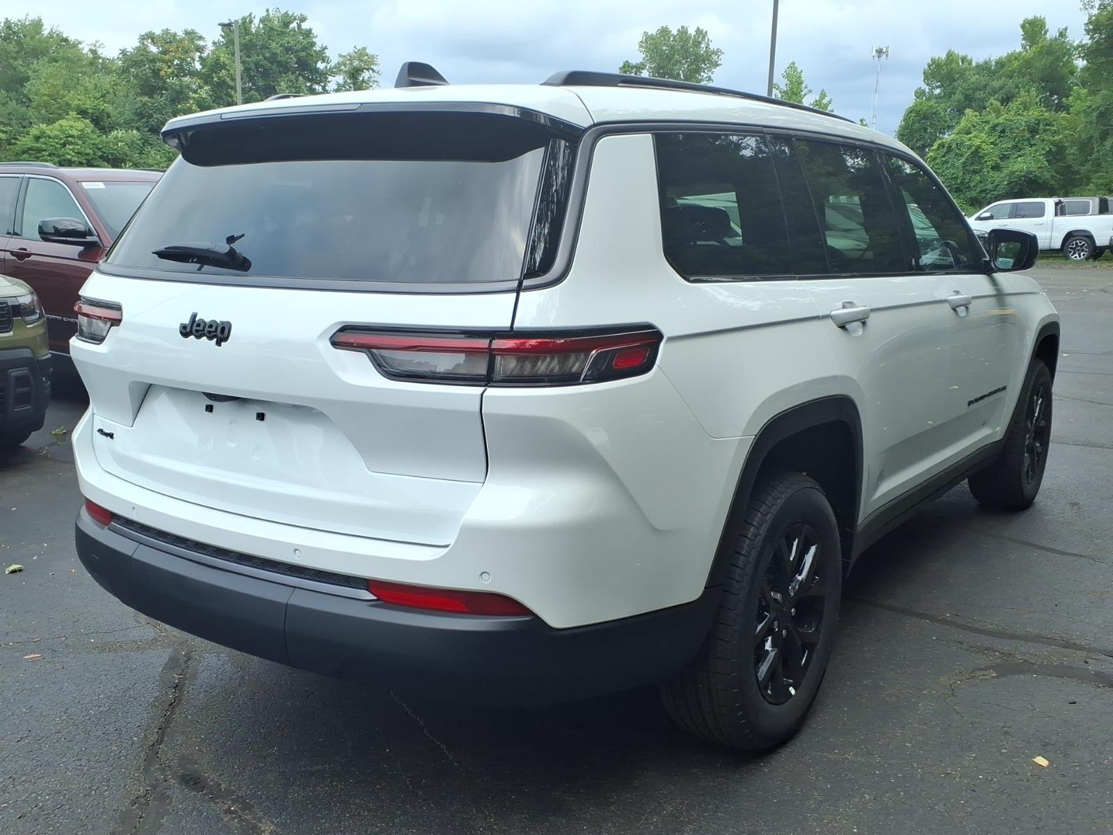 New 2026 Bright White Clearcoat Jeep Altitude image 4