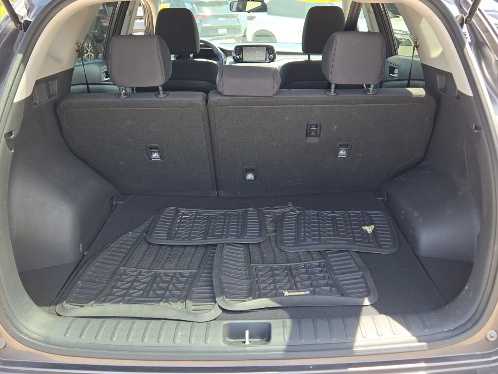 Used 2020 Gray Hyundai SE image 13