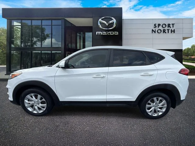 Used 2020 White Hyundai SE image 6
