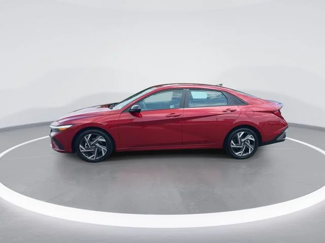 Used 2025 Red Hyundai SEL Sport image 5