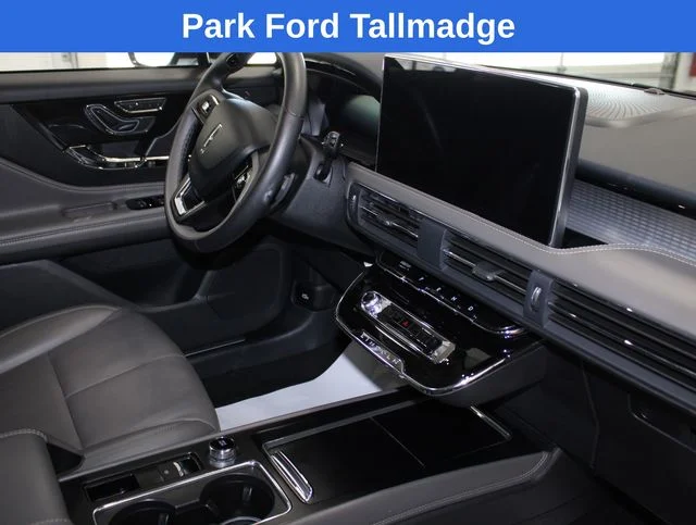 Used 2023 Radiance Metallic Lincoln Standard image 23