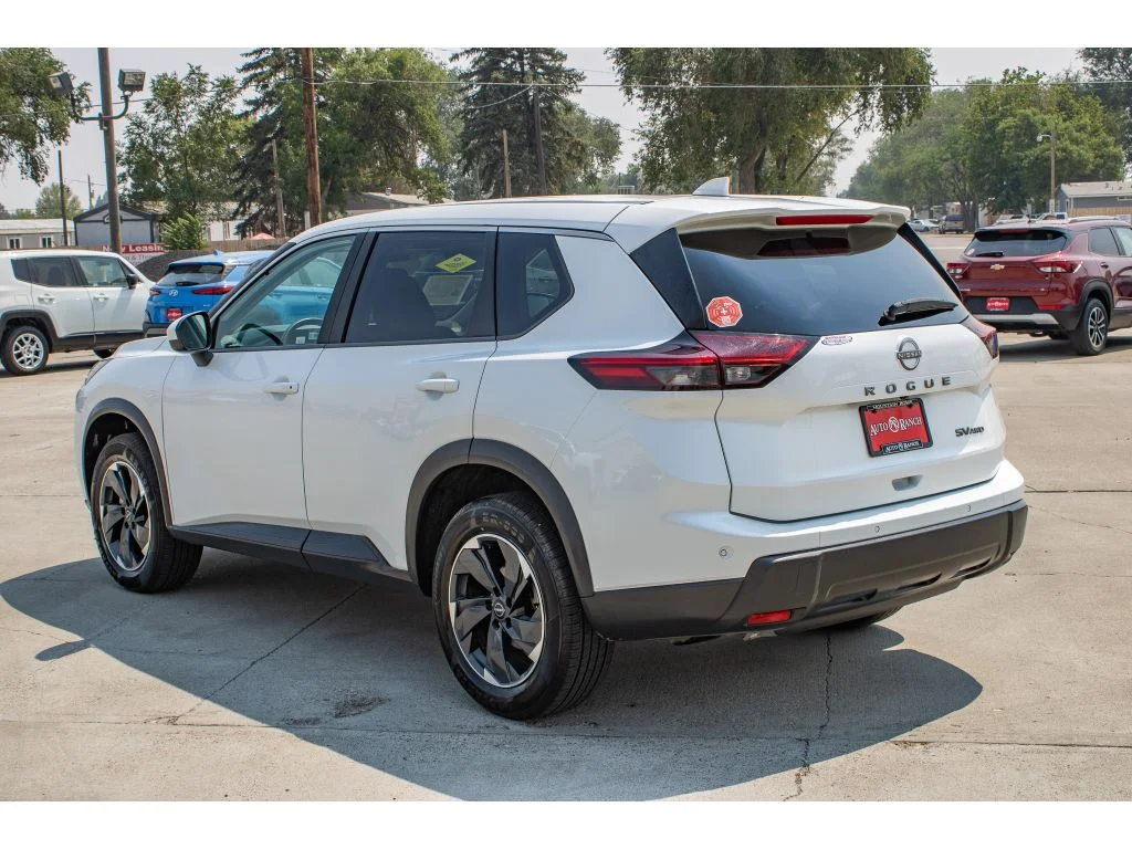 Used 2024 Everest White Pearl Nissan SV image 6