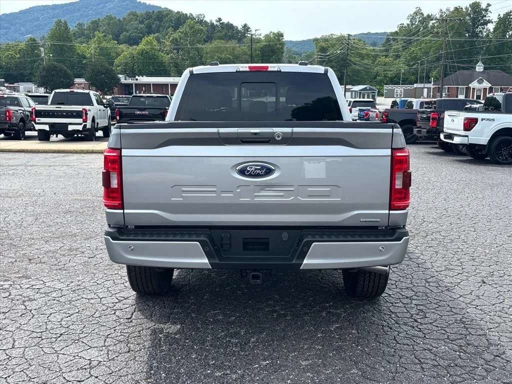 Used 2023 Silver Ford XLT image 6