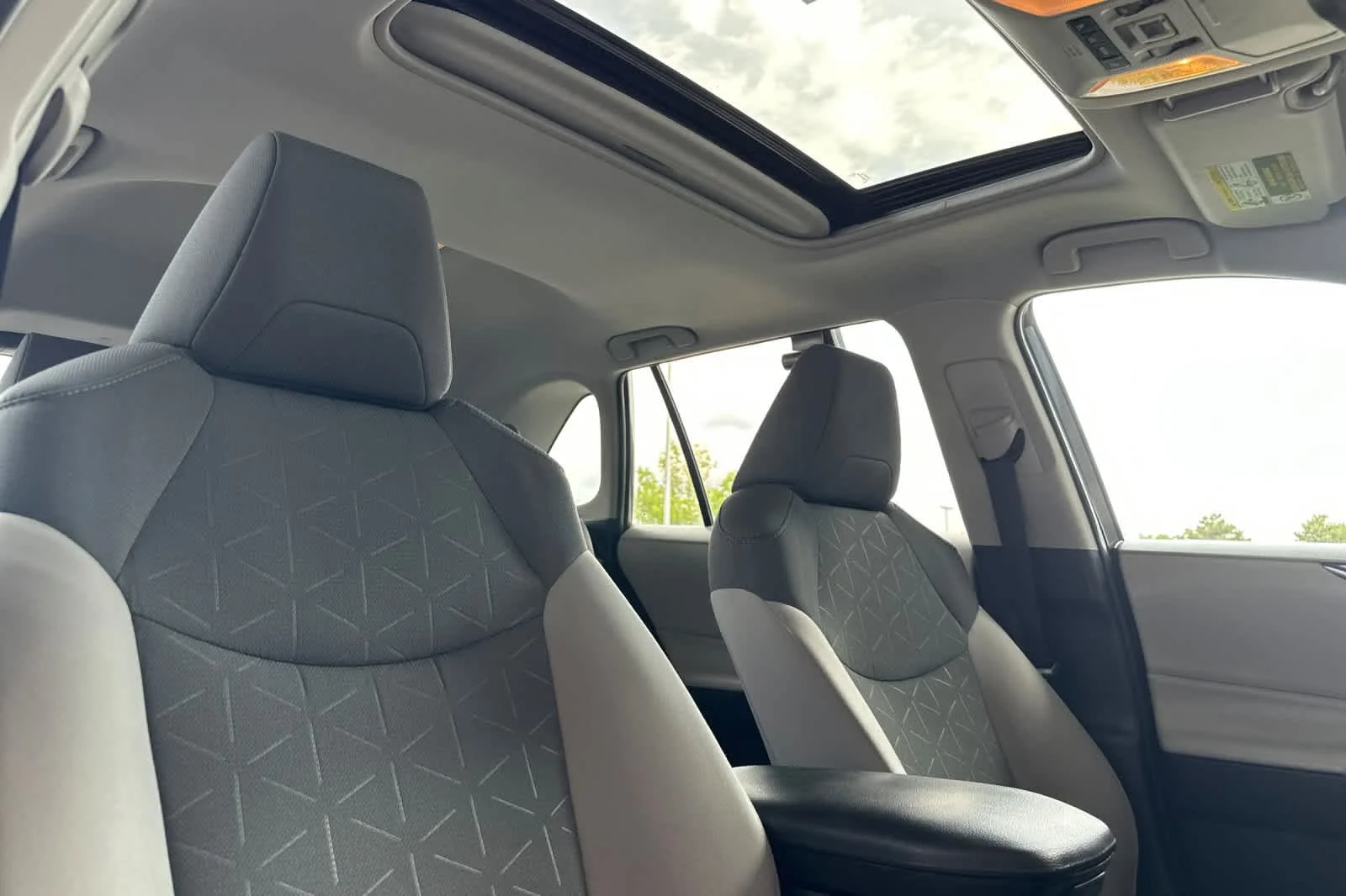 Used 2021 Magnetic Gray Metallic Toyota Hybrid XLE image 17