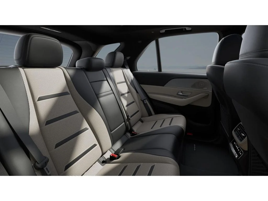 New 2027 Green Mercedes-Benz  image 5