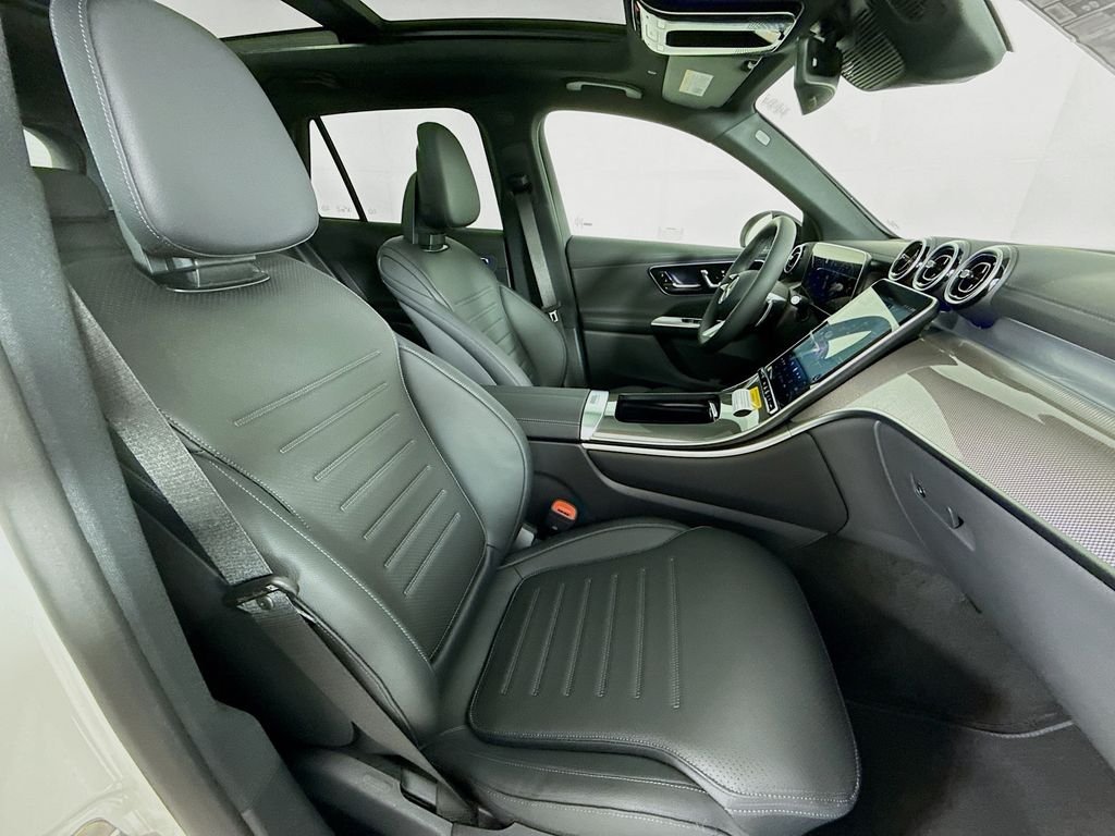 New 2026 Polar White Mercedes-Benz GLC 300 image 30