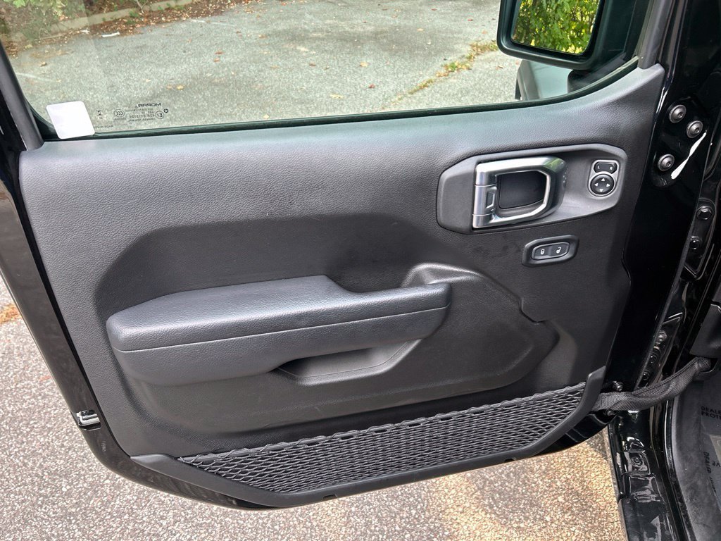 Used 2024 Black Jeep Sport S image 13