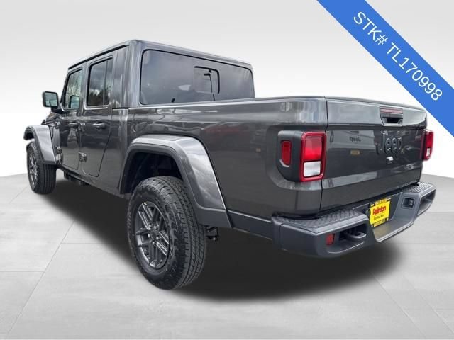 New 2026 Granite Crystal Metallic Clearcoat Jeep Sport S image 5