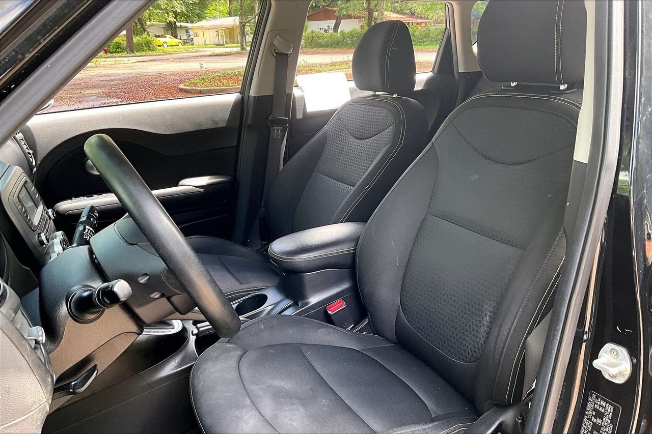 Used 2016 Black Kia Plus image 18
