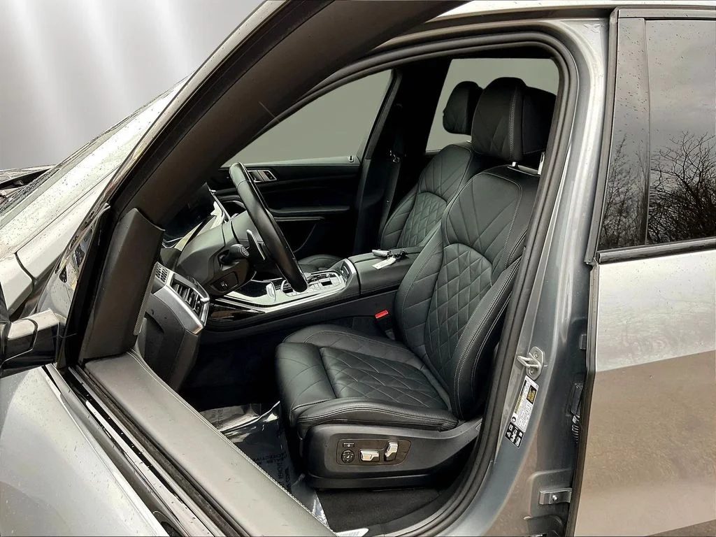 Used 2024 Gray Metallic BMW xDrive40i image 21