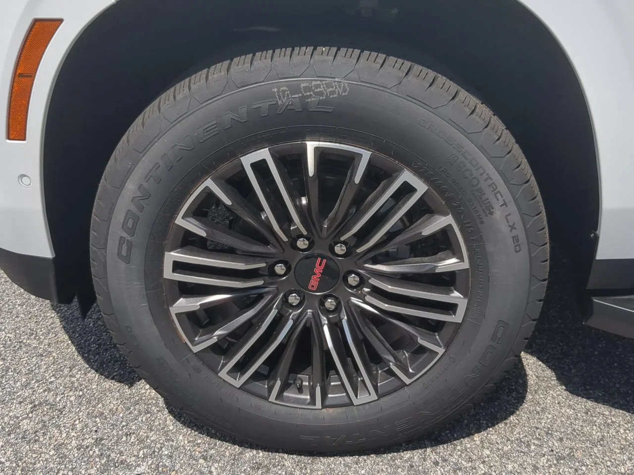 New 2026 Summit White GMC Elevation image 33