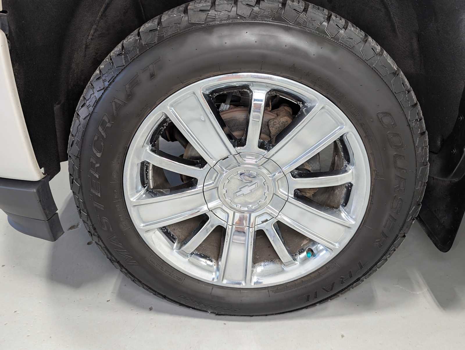 Used 2017 Iridescent Pearl Tricoat Chevrolet High Country image 4
