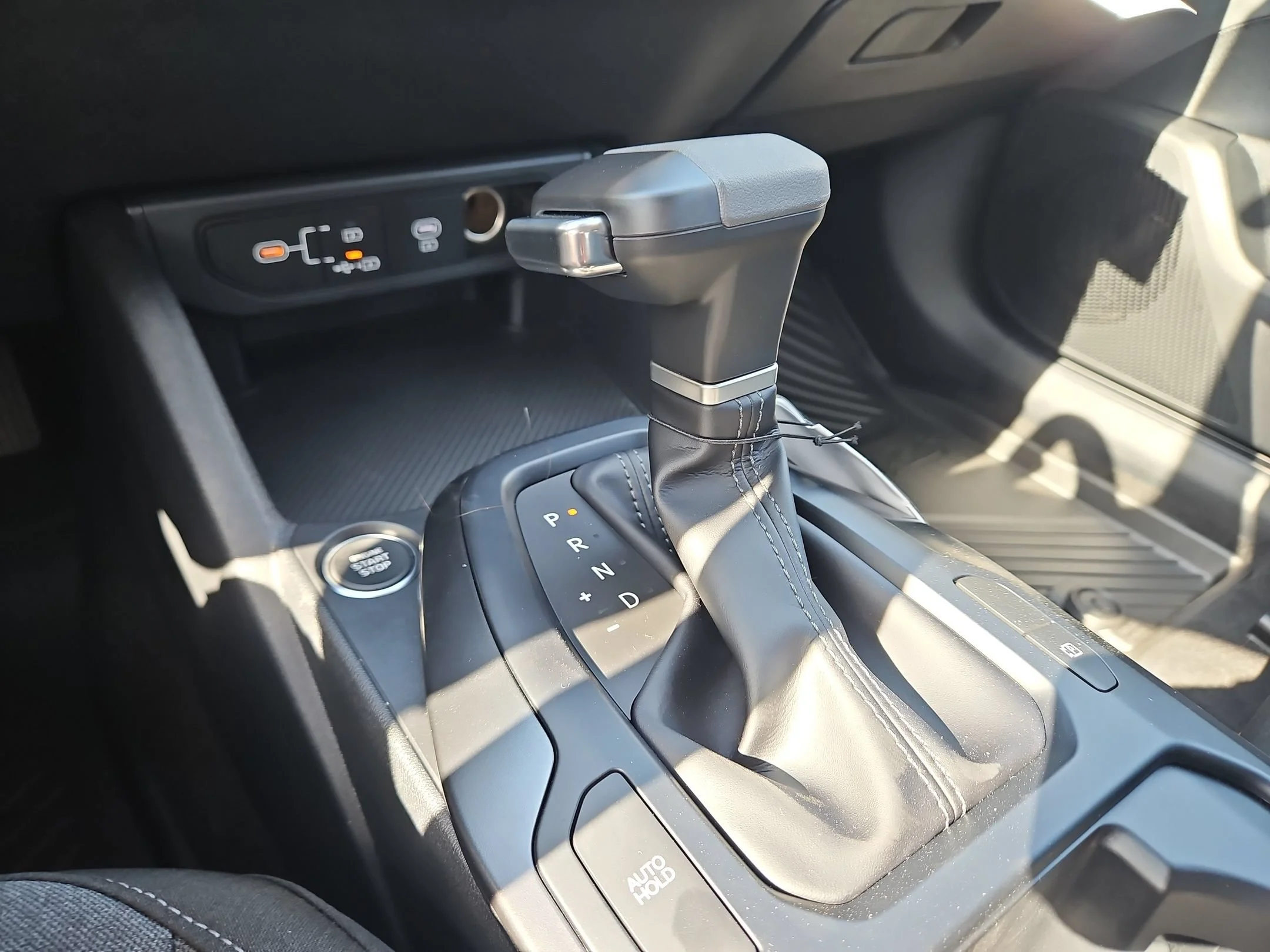 New 2026 Snow White Pearl Kia LXS image 27