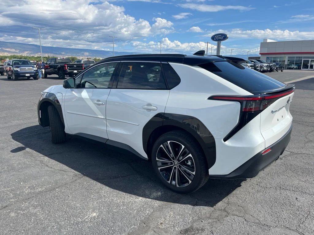 Certified Used 2023 Pearl Toyota Limited image 5
