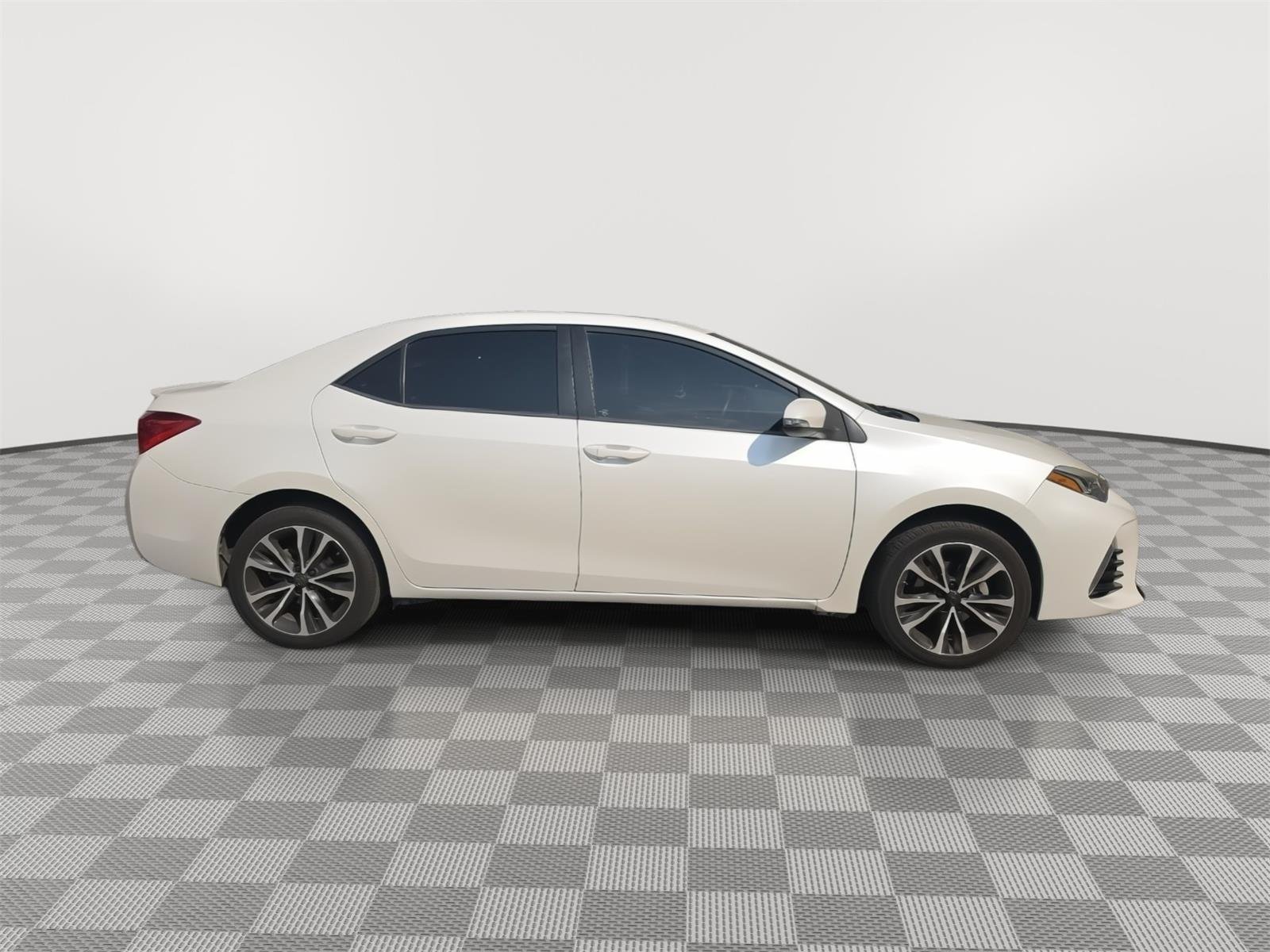2018 Toyota Corolla XSE AT's photo