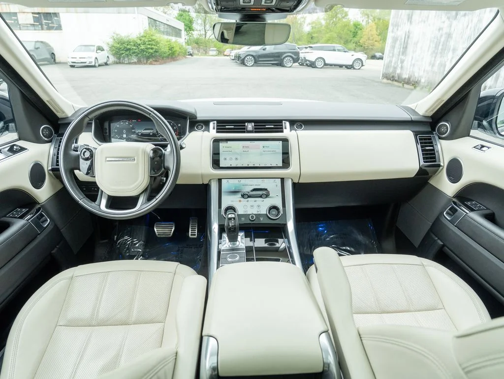 Used 2022 White Land Rover HSE Silver Edition image 18