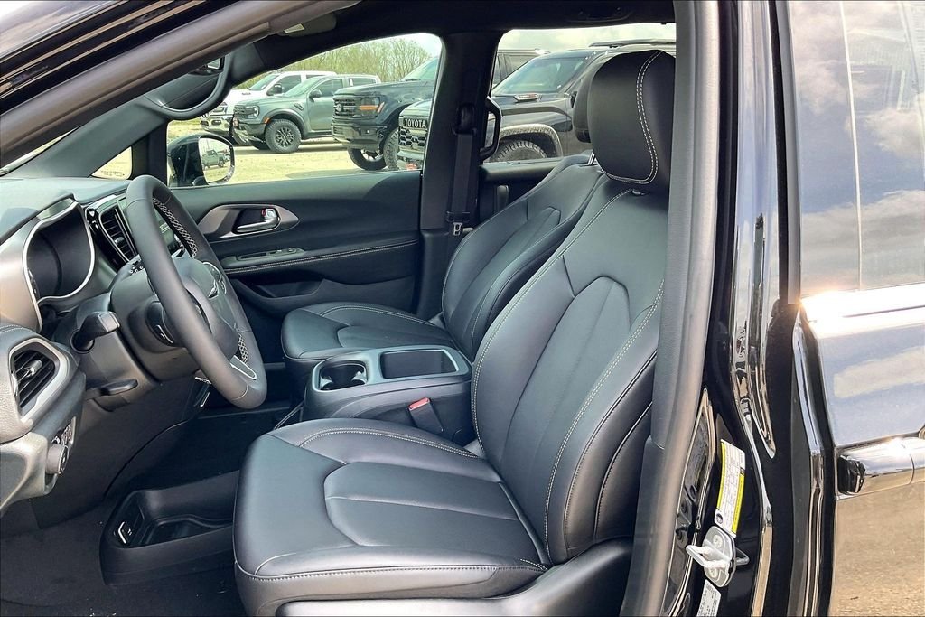 New 2026 Chrysler Pacifica Select 4D Passenger Van