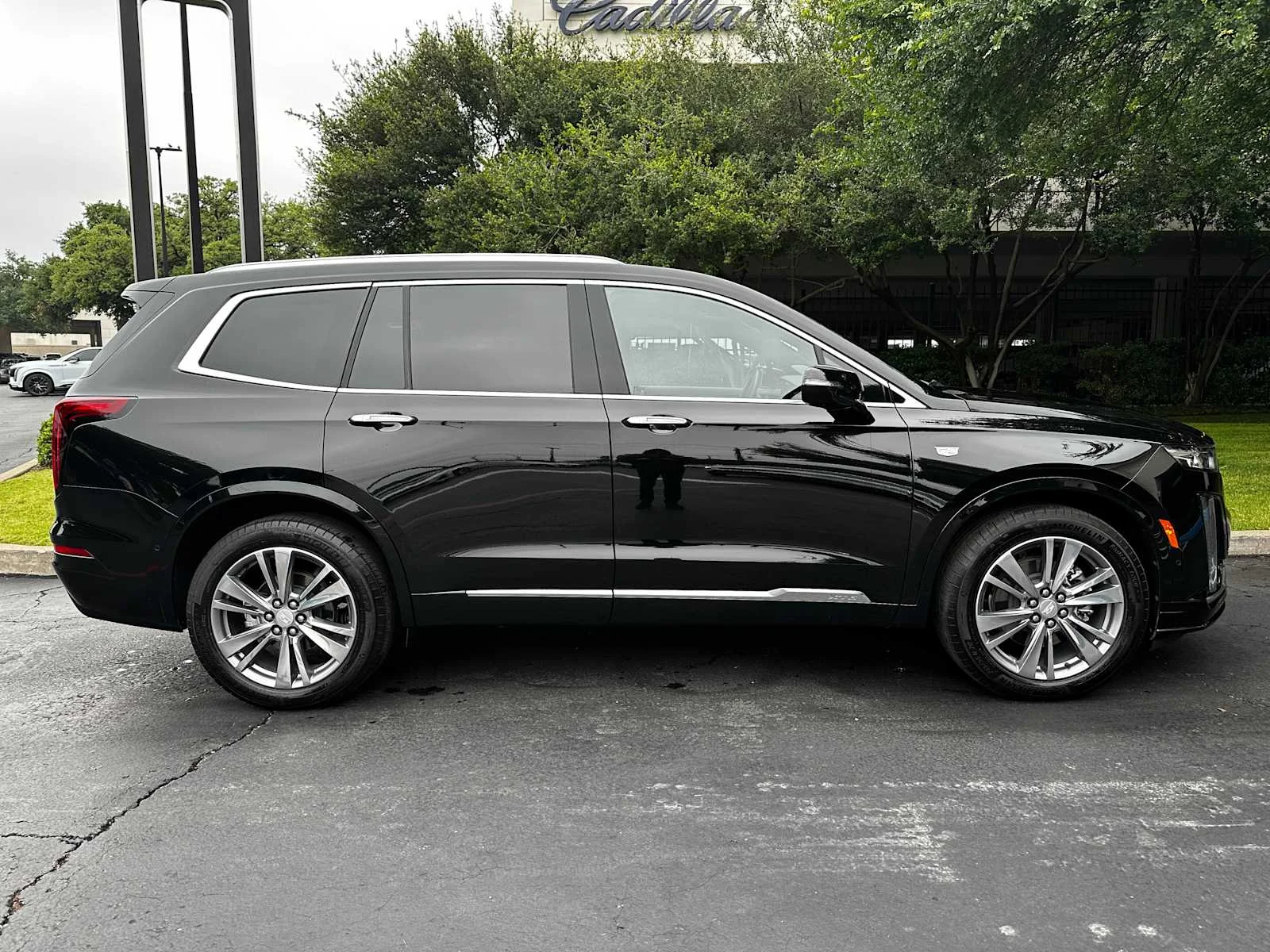 Certified Used 2025 Stellar Black Metallic Cadillac Premium Luxury image 6