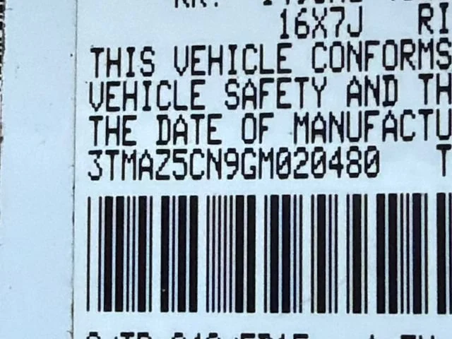 Used 2016 White Toyota SR5 image 32