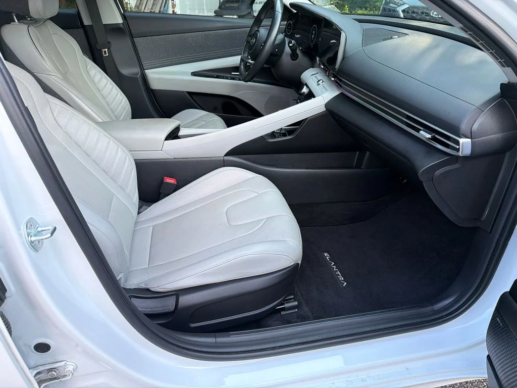 Used 2023 White Hyundai Limited image 13