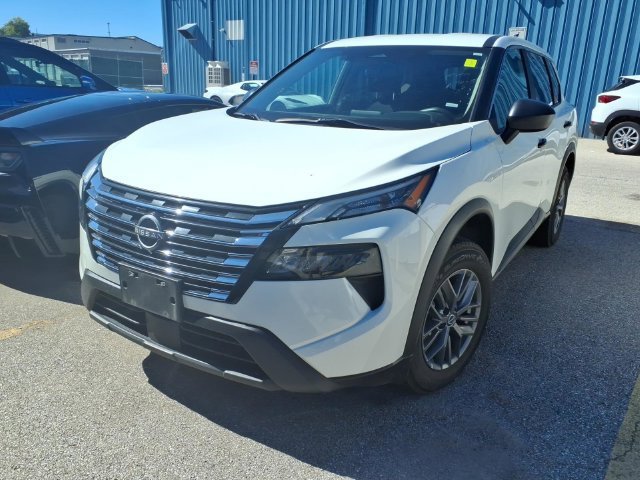 Used 2024  Nissan S image 1