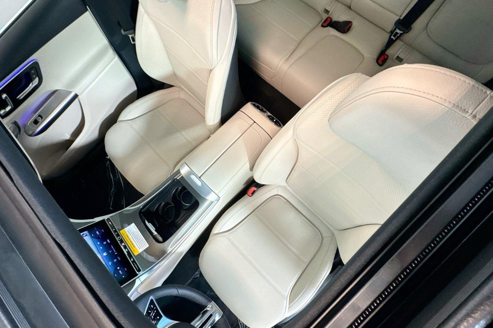 New 2026 Polar White Mercedes-Benz GLC 300 image 19