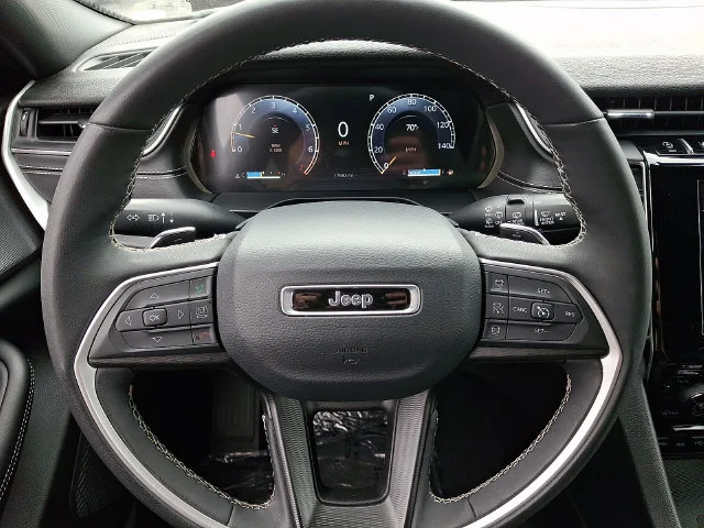 Used 2025 Black Jeep Laredo image 19