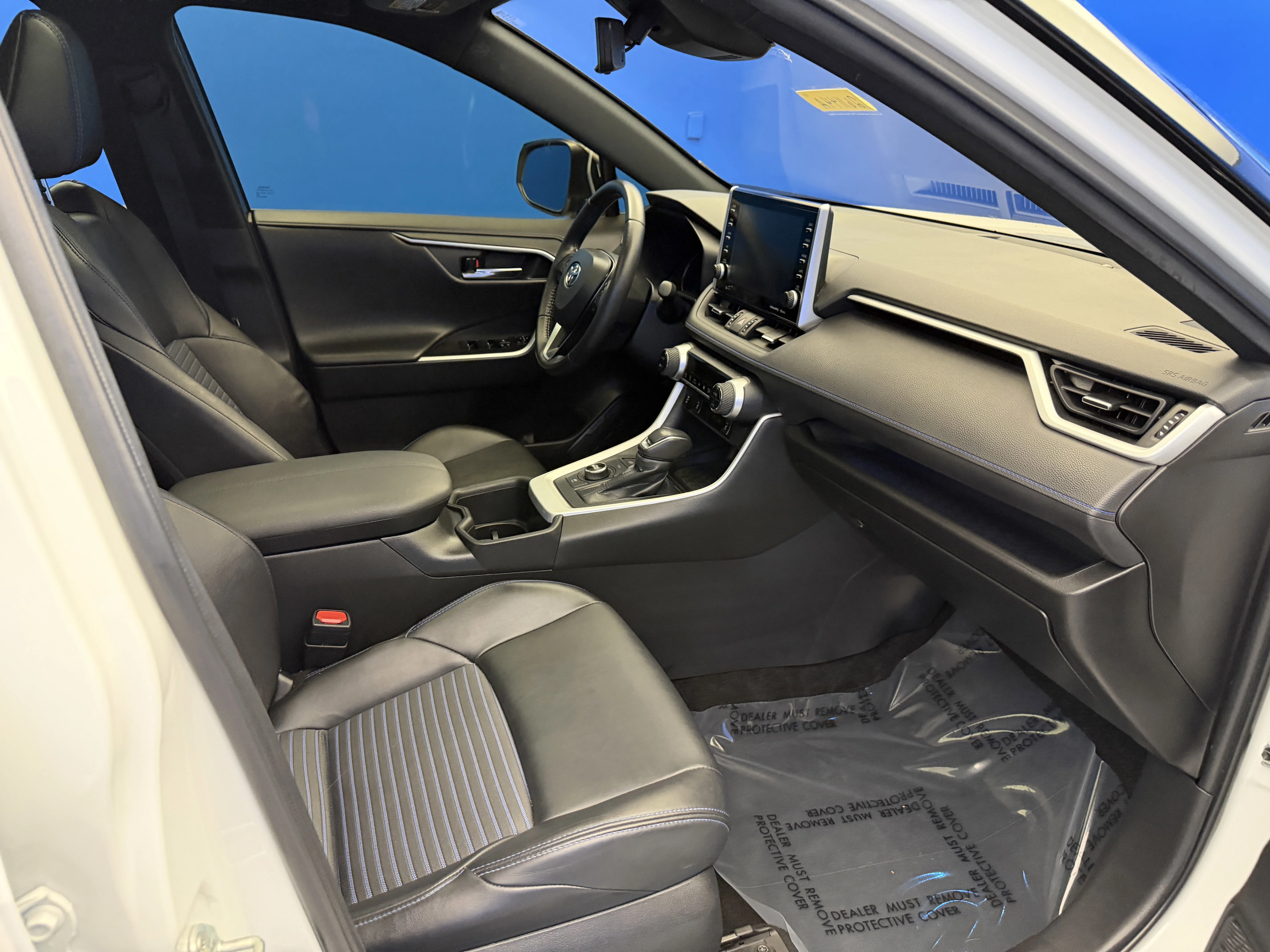 Used 2022 Blizzard Pearl/Midnight Black Metallic Toyota Hybrid XSE image 25