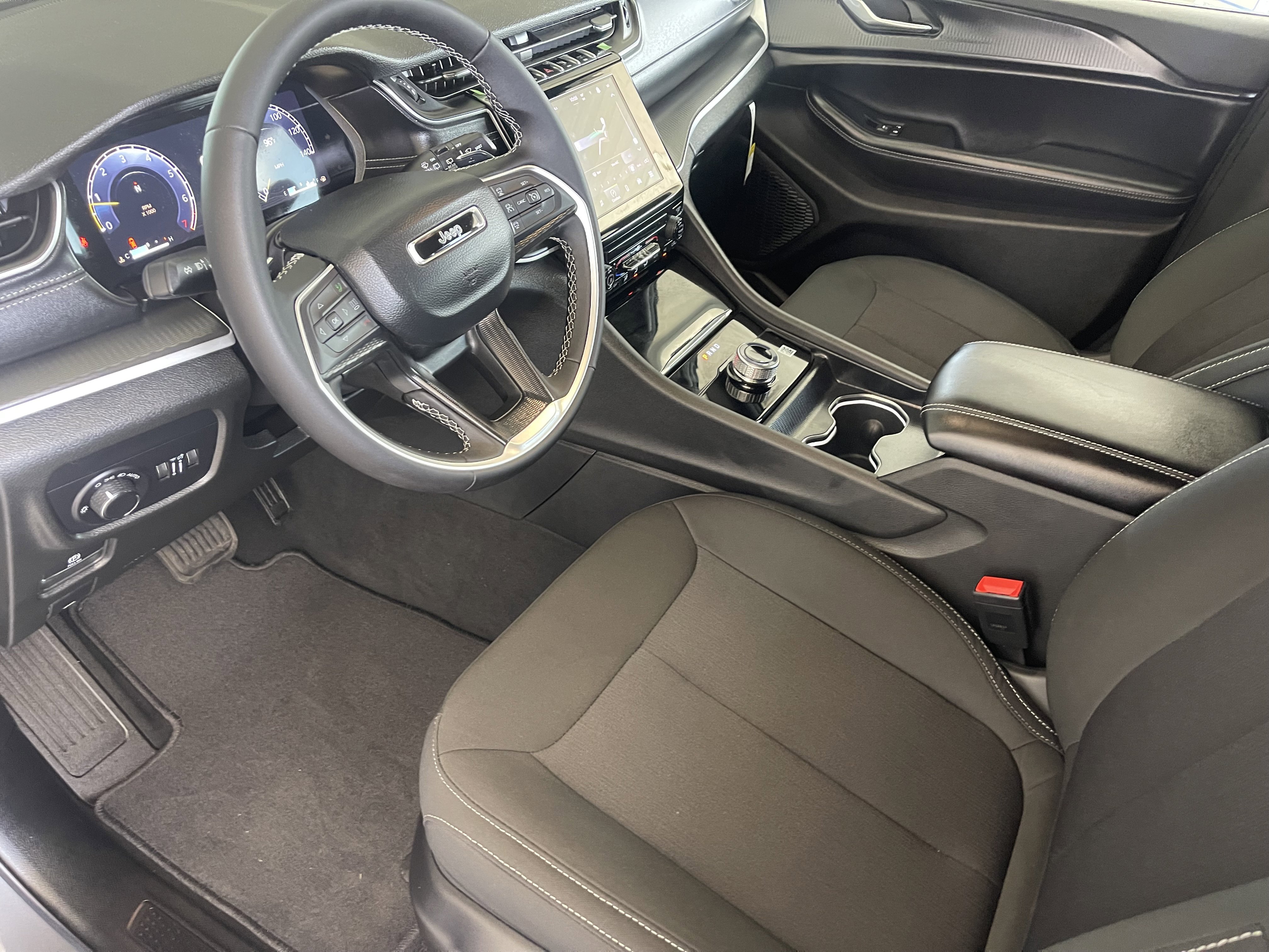 New 2026 Baltic Gray Metallic Clear-Coat Exterior Paint Jeep Laredo image 10