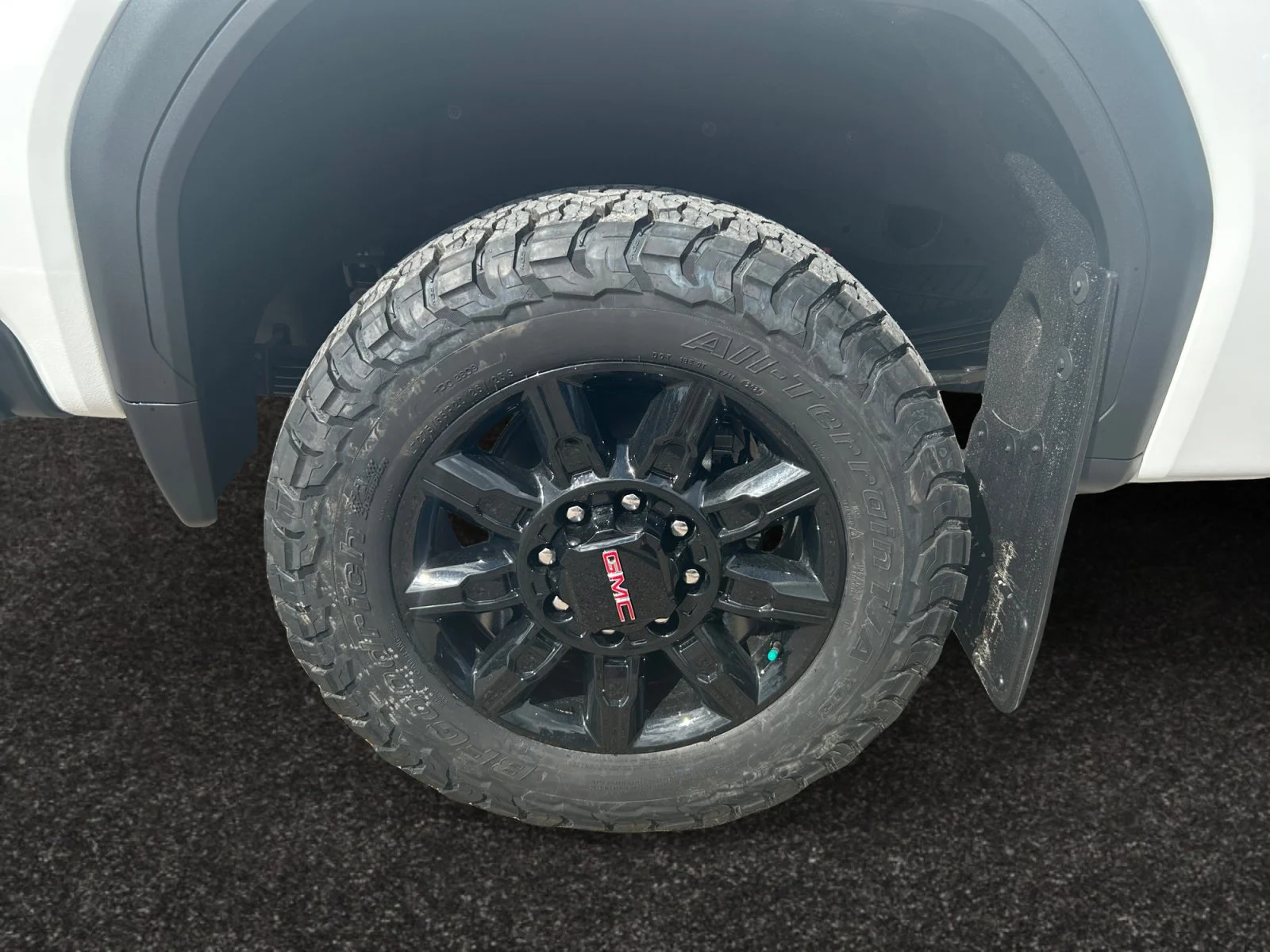 New 2026 Summit White GMC AT4 image 9