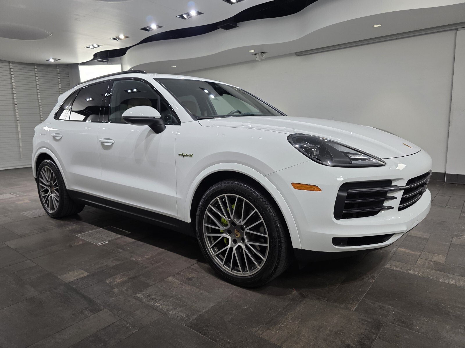 Used 2023 White Porsche Platinum Edition E-Hybrid AWD image 28