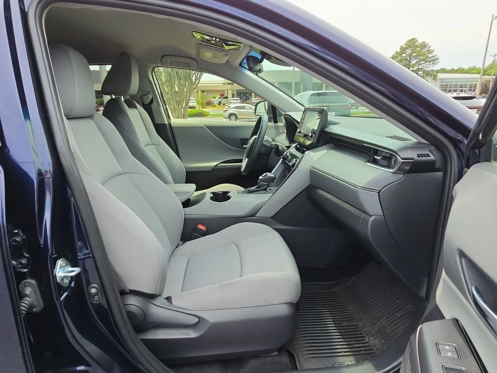 Used 2022  Toyota LE image 23