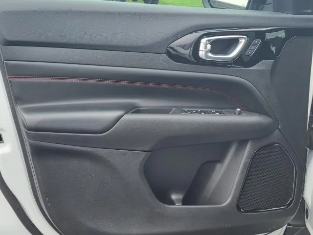 Used 2024 Red Hot Pearlcoat Jeep Trailhawk image 26