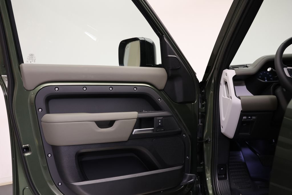 New 2026 Woolstone Green Land Rover S image 24