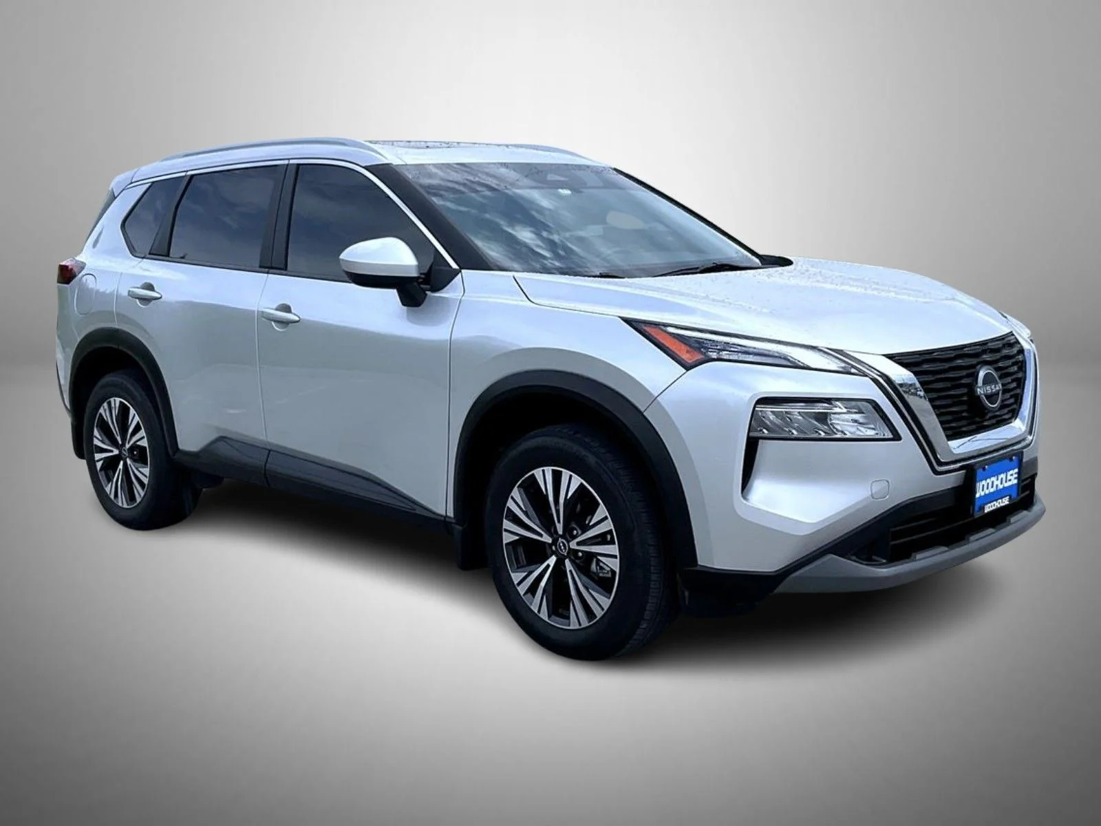 Used 2023 Silver Nissan SV image 3