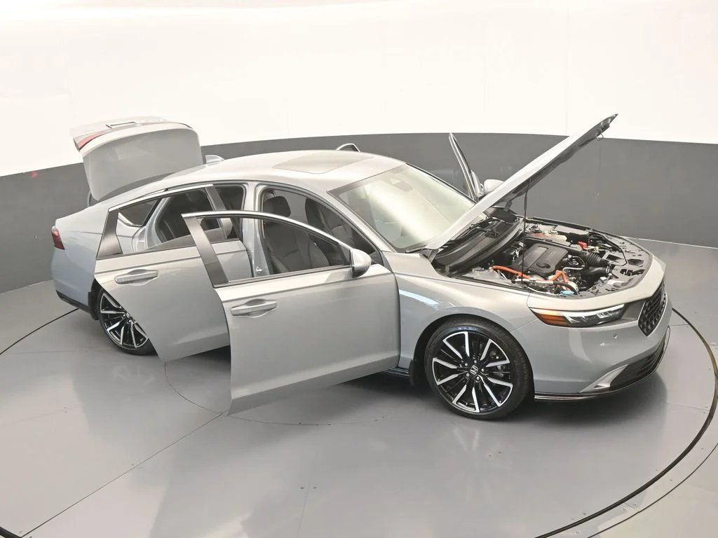 Used 2024 Solar Silver Metallic Honda Touring image 67