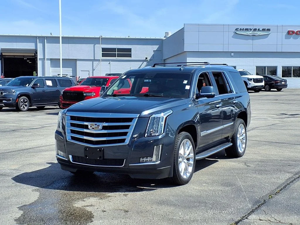 Used 2019 Cadillac Escalade Luxury with VIN 1GYS4BKJ4KR397140 for sale in Kansas City
