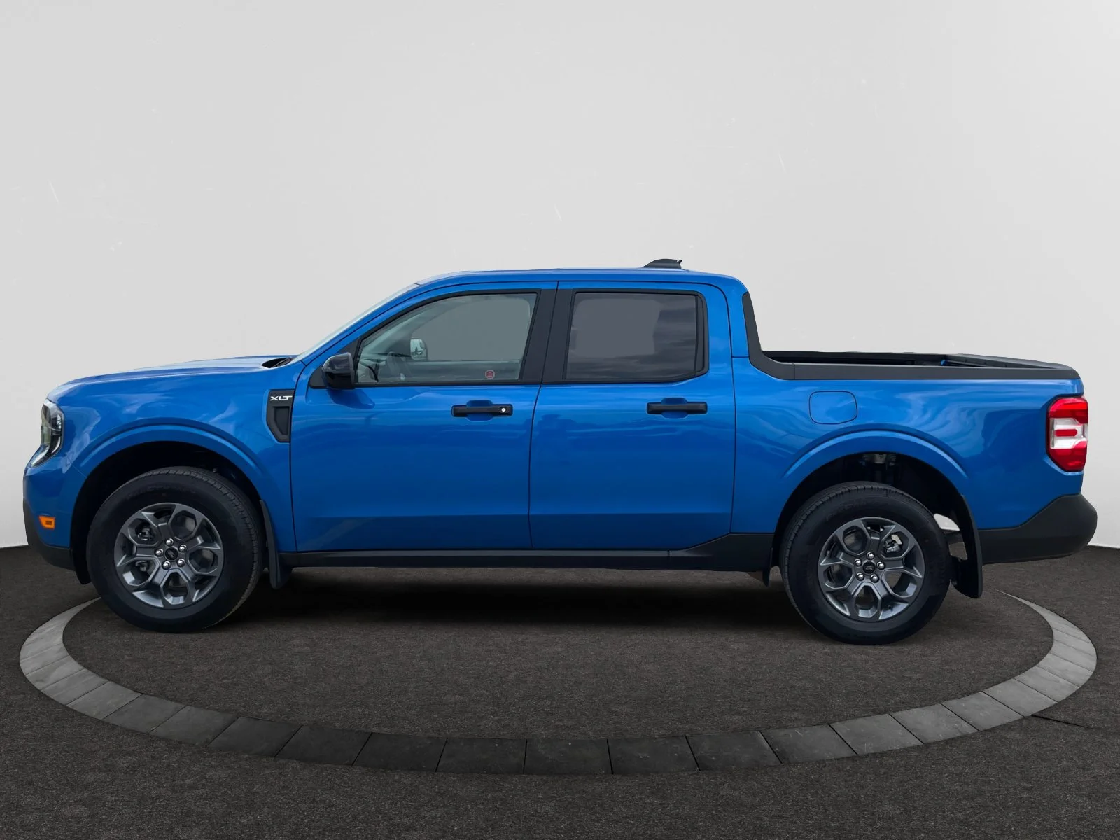New 2026 Velocity Blue Ford XLT image 2