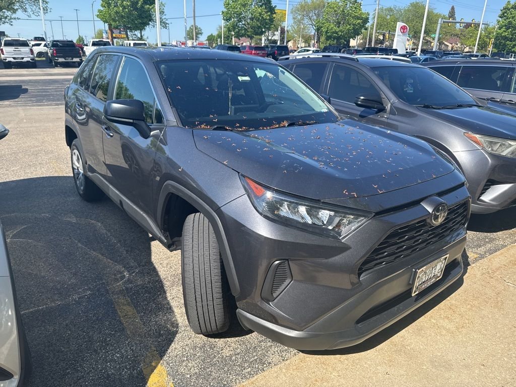 2022 Toyota RAV4 LE AWD's photo