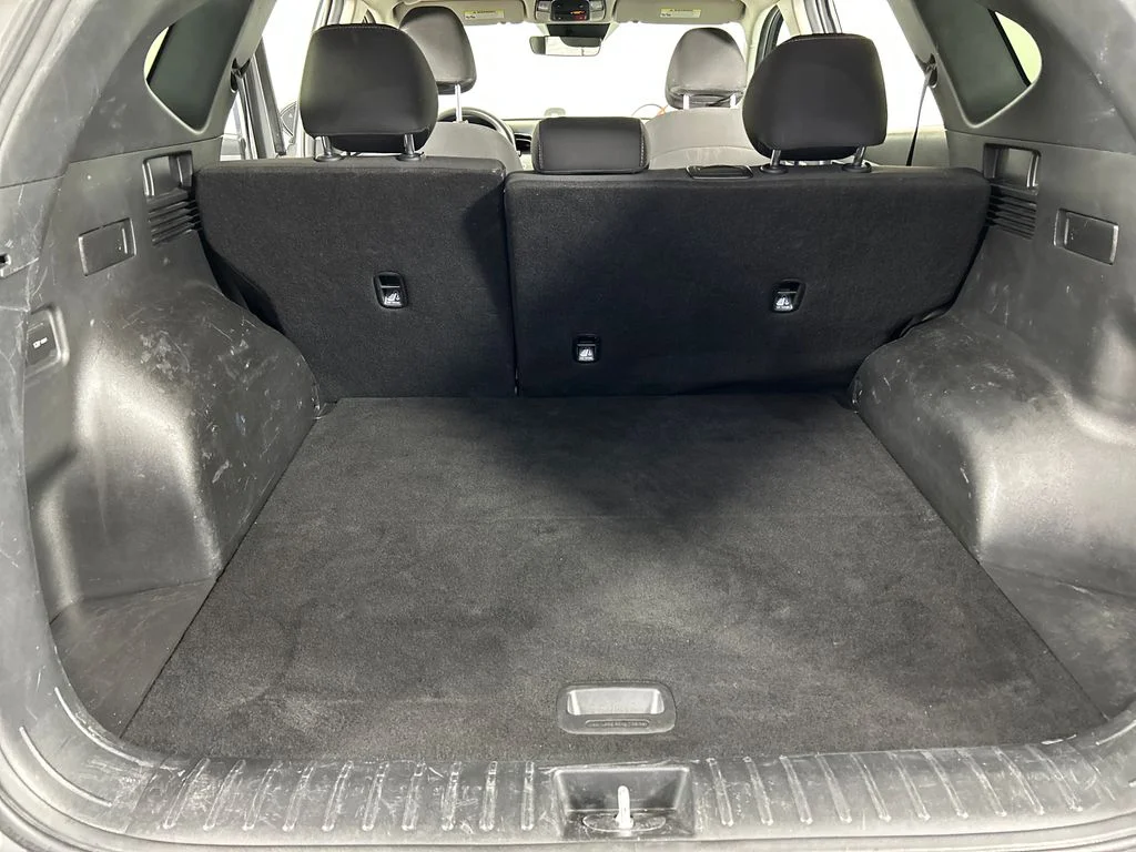 Used 2023 Silver Hyundai SEL image 19