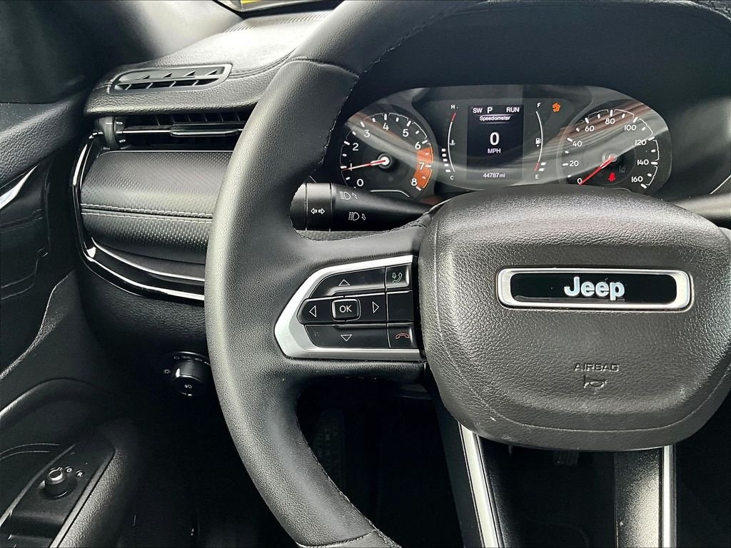 Used 2022 Gray Jeep Latitude image 23