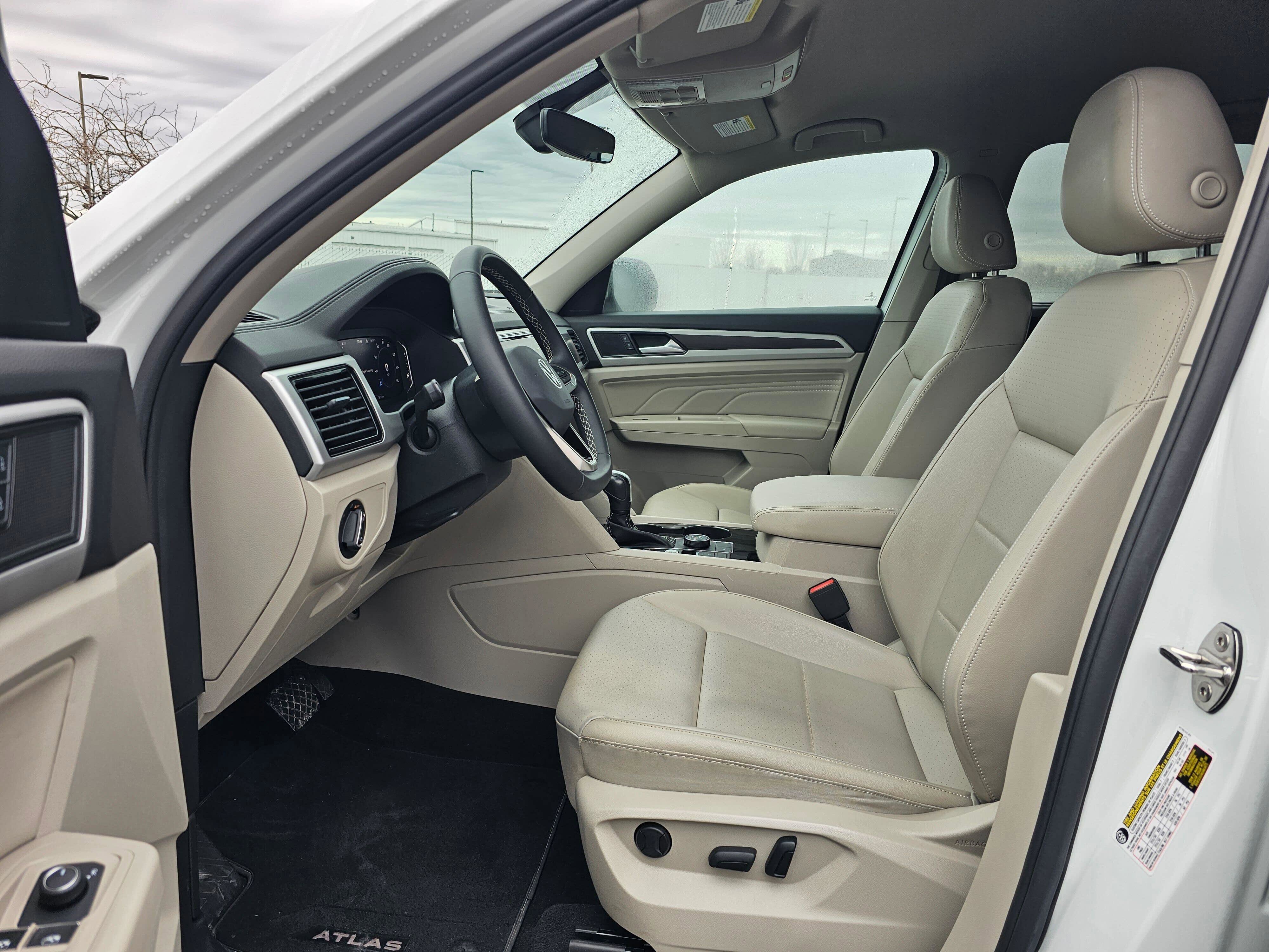 2023 Volkswagen Atlas SE w/Tech - Photo 11