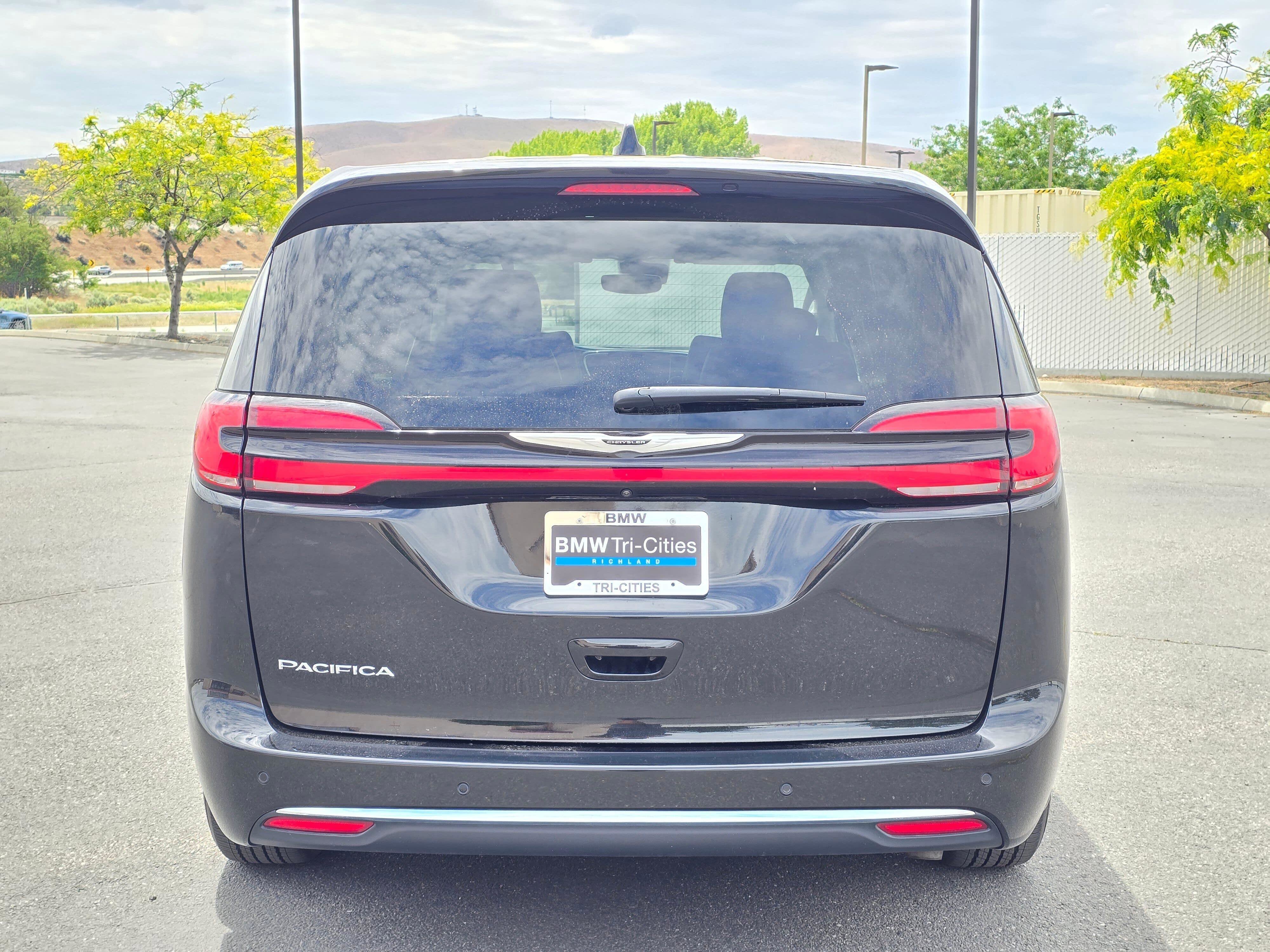 Used 2023 Brilliant Black Crystal Pearlcoat Chrysler Touring L image 5