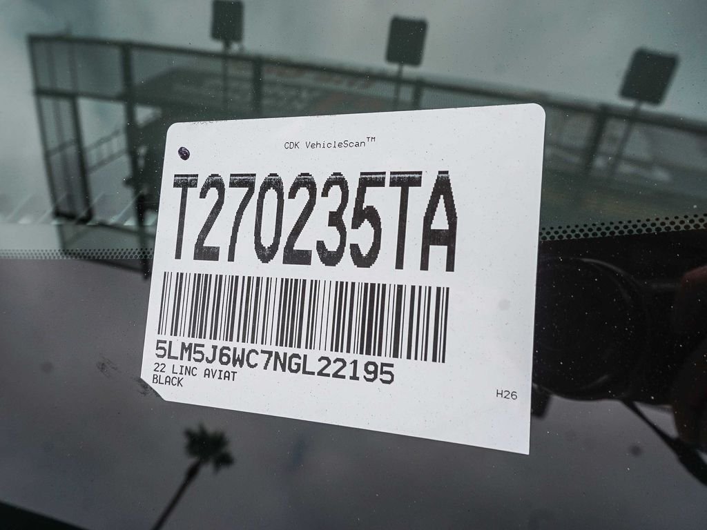 Used 2022 White Lincoln Standard image 26
